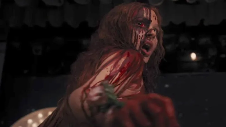 Carrie: Günah Tohumu sahne 4