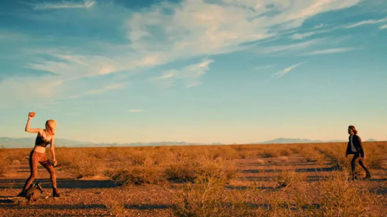 It Stains the Sands Red sahne 5