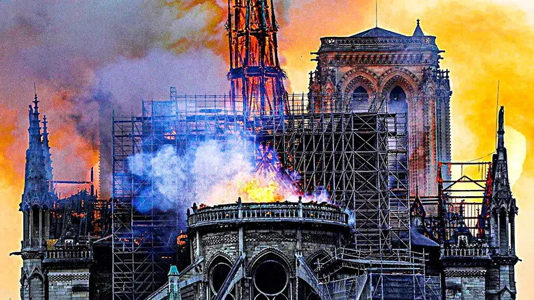 Notre-Dame brûle sahne 4