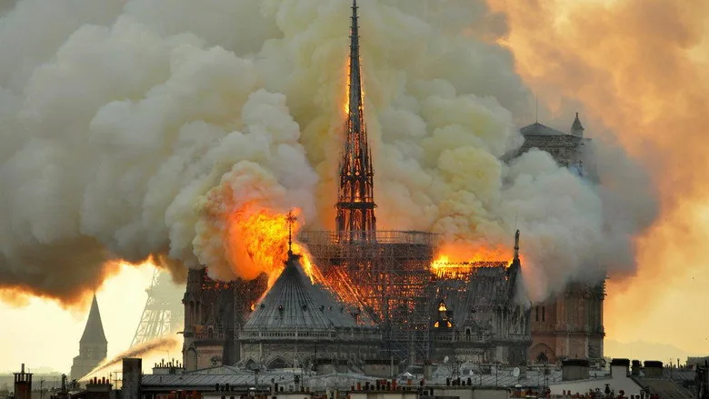 Notre-Dame brûle sahne 5