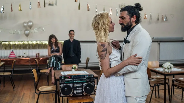 Paramparça (2017) sahne 5