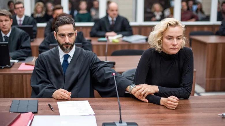 Paramparça (2017) sahne 6