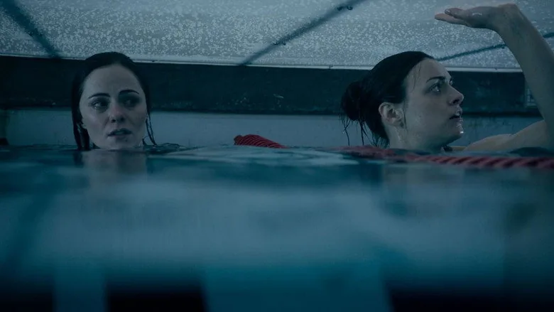 12 Feet Deep sahne 3