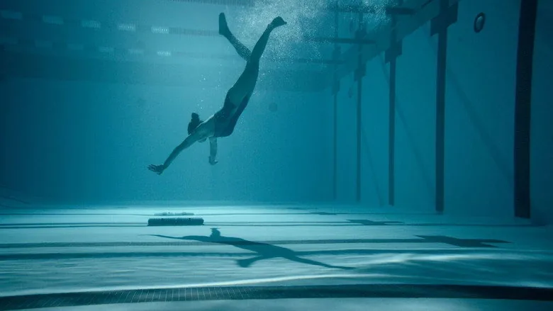 12 Feet Deep sahne 6