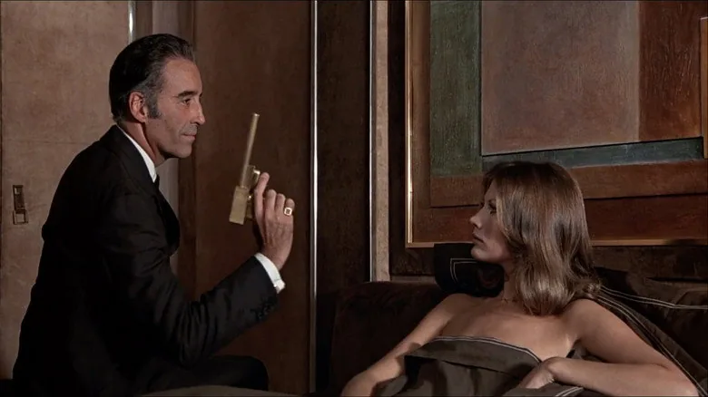 James Bond: Altın Tabancalı Adam sahne 4