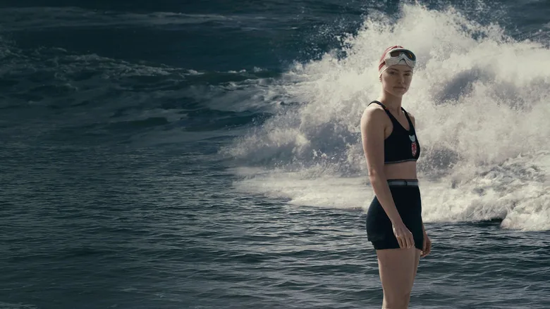 Young Woman and the Sea sahne 2